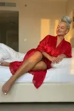 Hollie's gallery photo 6