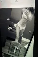 Beautiful babe 's gallery photo 1