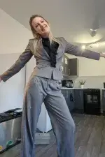 Hannah's gallery photo 2